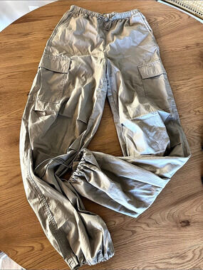 wild fable High-Rise Nylon Parachute Cargo Pants Beige women XXS